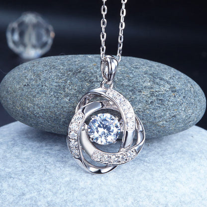 Collar con colgante de piedra danzante con nudo
