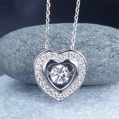 Collar con colgante de piedra danzante en forma de corazón