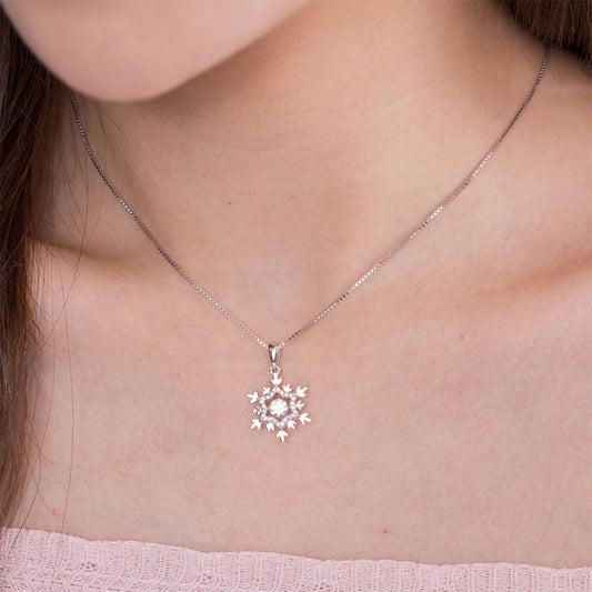 Collar con colgante de piedra danzante con copos de nieve