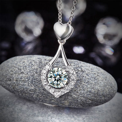 Collar con colgante de corazón en forma de lágrima con diamantes simulados en plata de ley