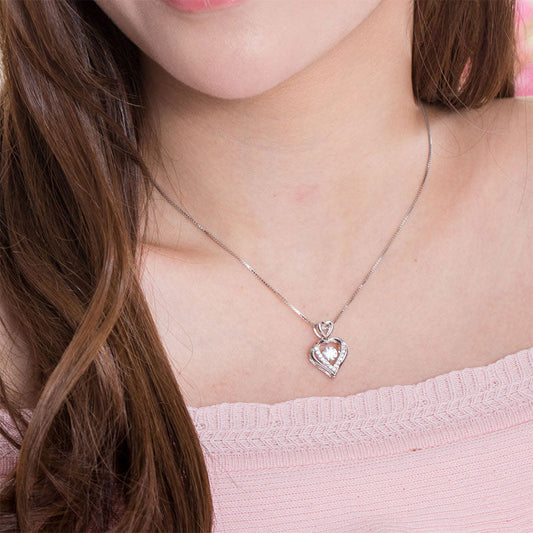 Collar con colgante de piedra danzante de corazones