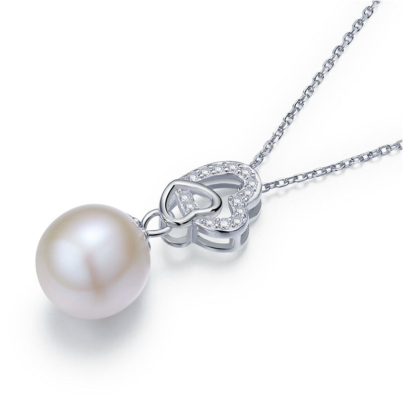 Collier avec pendentif double cœur en perles d'eau douce et argent sterling