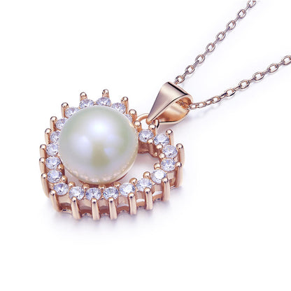 Collar con colgante de corazón y halo de perlas de agua dulce en plata de ley chapada en oro rosa