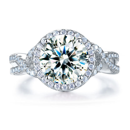 Anillo de 3 quilates con diamante simulado de talla brillante redonda y cuerpo retorcido en plata de ley.