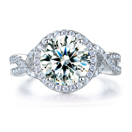 Anillo de 3 quilates con diamante simulado de talla brillante redonda y cuerpo retorcido en plata de ley.