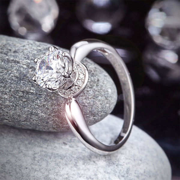 1.25 CT. Round Brilliant Cut Simulated Diamond Halo Ring in Sterling Silver