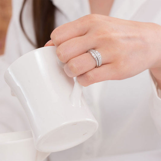 Anillo de bodas de aniversario de tres piezas con diamantes simulados pavé en plata de ley