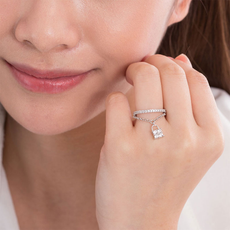 Bague pendante en argent sterling avec diamants simulés