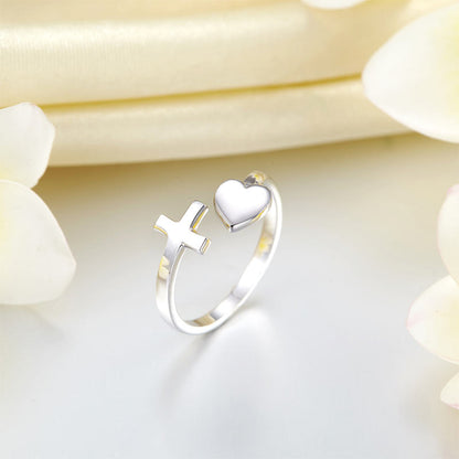 Anillo de corazón y cruz en plata de ley