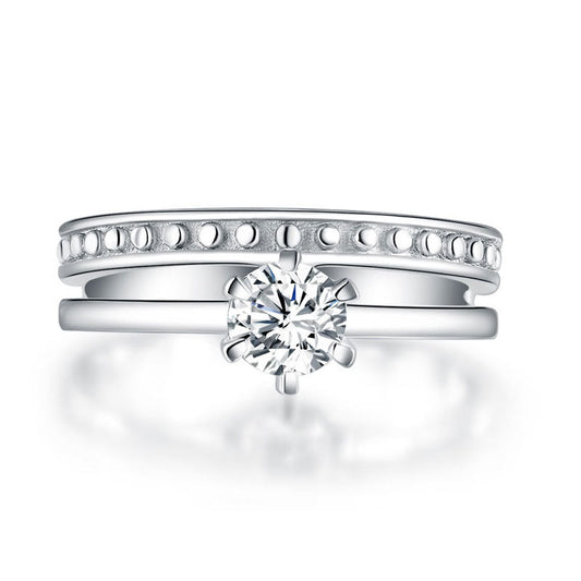 Anillo solitario de diamante simulado redondo con cuerpo dividido en plata de ley