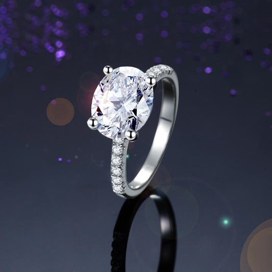 Anillo de diamantes simulados de talla ovalada de 4 quilates en plata de ley
