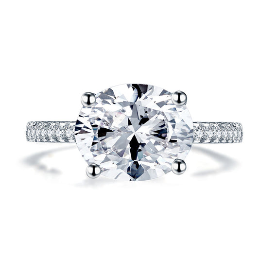 Anillo de diamantes simulados de talla ovalada de 4 quilates en plata de ley
