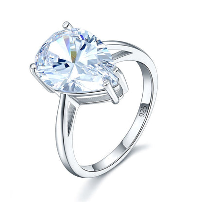 Anillo solitario de diamante simulado de talla pera de 4,5 quilates en plata de ley.