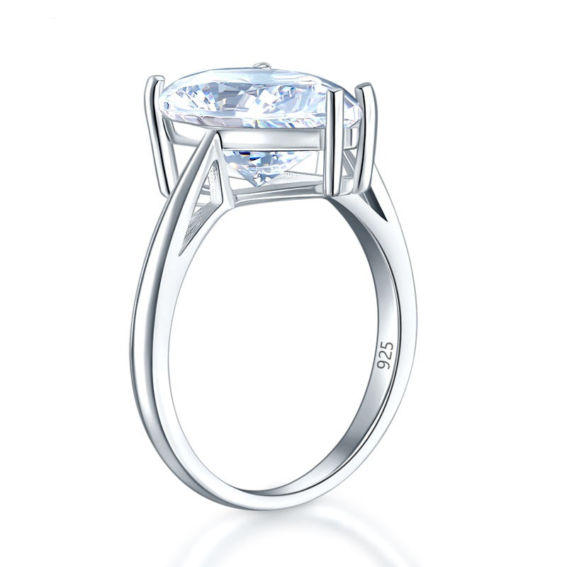 Anillo solitario de diamante simulado de talla pera de 4,5 quilates en plata de ley.