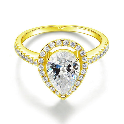 Anillo de halo de diamantes simulados de talla pera de 2 quilates en plata de ley bañada en oro amarillo.