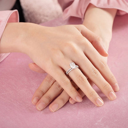 Conjunto nupcial de moissanita de 2 quilates con corte de pera y diamantes en plata de ley.