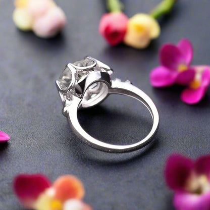 Anillo de flor con piedras preciosas GRACE en plata de ley
