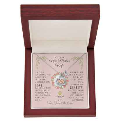 Collier avec pieds de bébé et citation de Saint Jean de la Croix, ma chère nouvelle maman et épouse