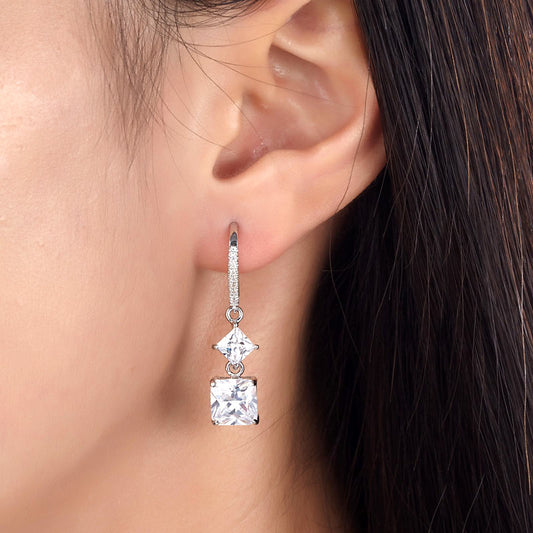 Aretes colgantes de diamantes simulados de talla princesa de 2 quilates en plata de ley