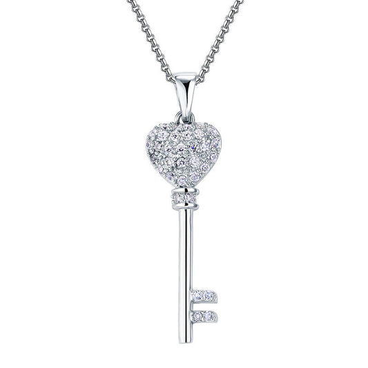 Collar con colgante de diamante simulado Love Key en plata de ley