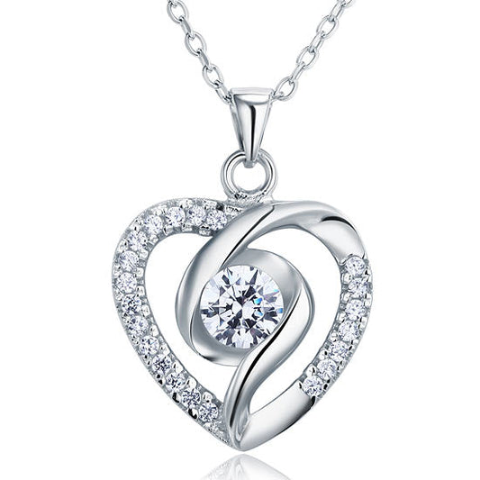 Collar con colgante de corazón de diamantes simulados en plata de ley