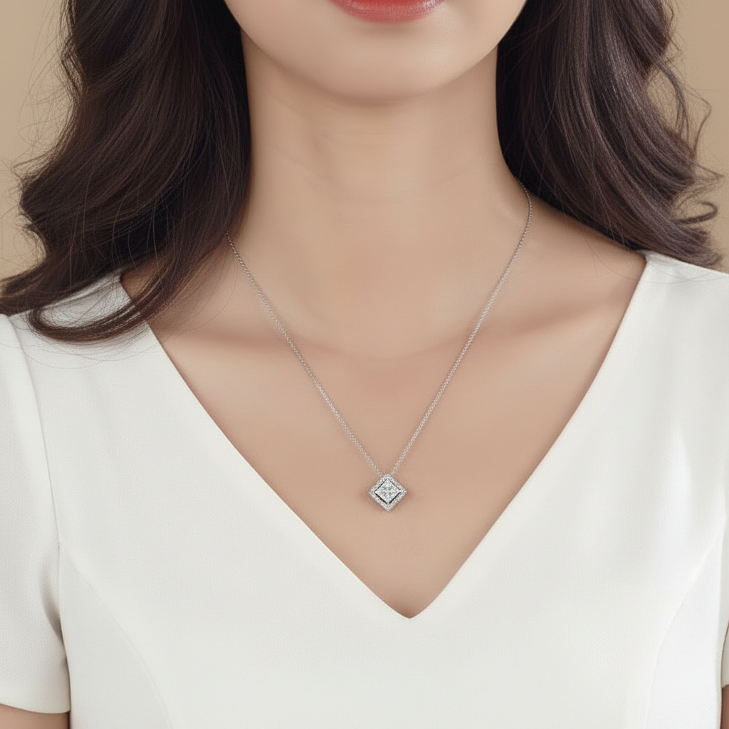 Collar con colgante de diamante simulado de talla princesa de 1,5 quilates en plata de ley.