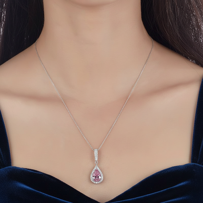 Collar con colgante de halo de lágrima con diamantes simulados rosas de 3 quilates en plata de ley