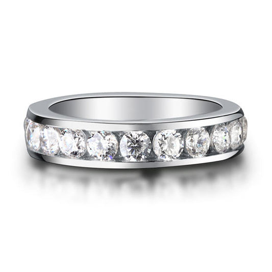 Anillo de eternidad de 3 mm con diamantes simulados redondos engastados en canal en plata de ley
