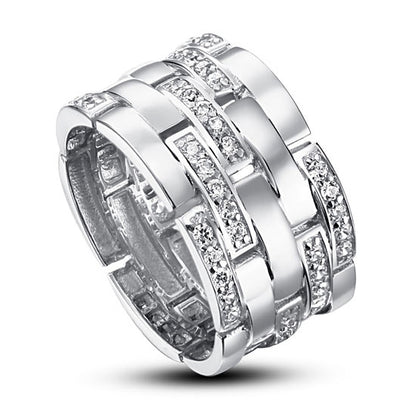 Anillo de aniversario con diamantes simulados en capas en plata de ley