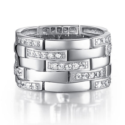 Anillo de aniversario con diamantes simulados en capas en plata de ley