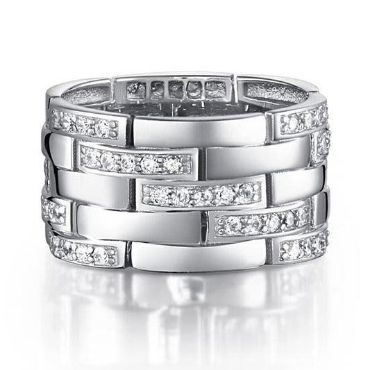 Anillo de aniversario con diamantes simulados en capas en plata de ley