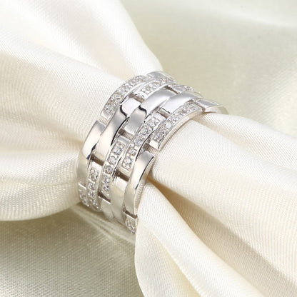 Anillo de aniversario con diamantes simulados en capas en plata de ley