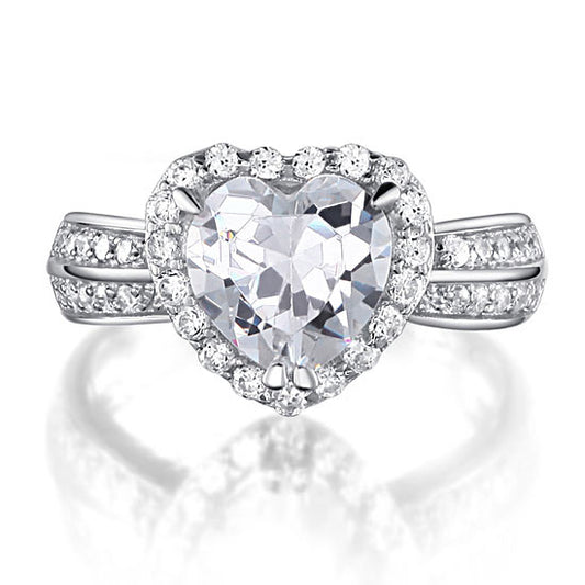 Anillo de halo de diamantes simulados de talla corazón de 2 quilates en plata de ley