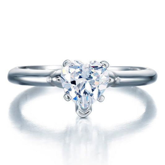 Anillo solitario de diamante simulado de talla corazón de 1,5 quilates en plata de ley.
