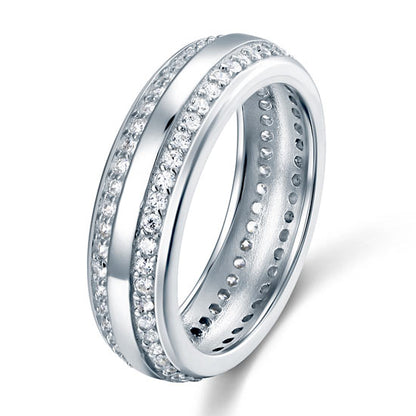 Alianza de boda de doble eternidad con diamantes simulados en plata de ley