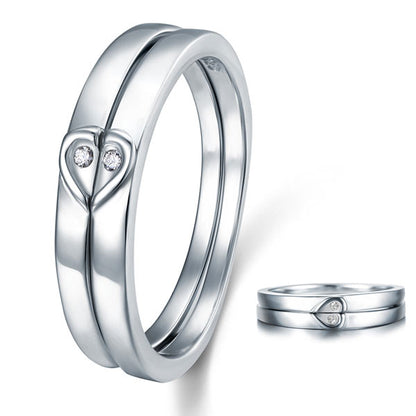 Alianza de boda con diamantes simulados en forma de corazón en plata de ley