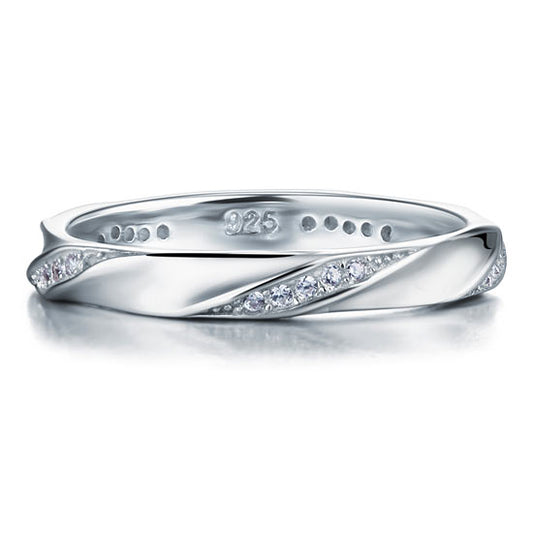 Anillo Eternity Twist con diamantes simulados en plata de ley