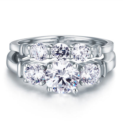 Conjunto nupcial de tres piedras con diamantes simulados en plata de ley