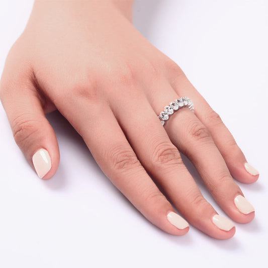 Anillo de eternidad con diamantes simulados de talla ovalada en plata de ley