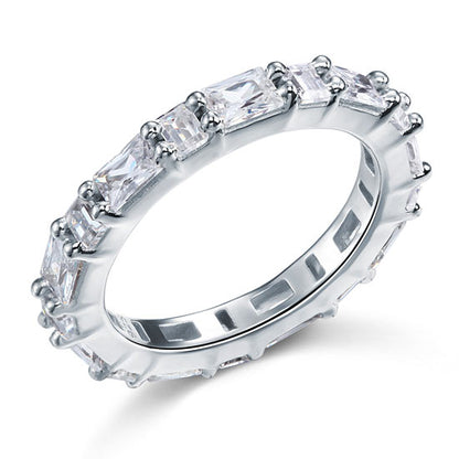 Anillo de eternidad con diamantes simulados de talla esmeralda y corte cuadrado en plata de ley