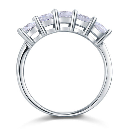 Anillo de cinco diamantes simulados de talla princesa en plata de ley