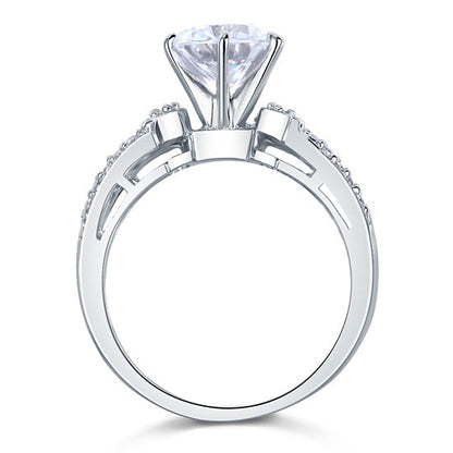 Anillo pavé de diamantes simulados de 2 quilates con cuerpo dividido en plata de ley