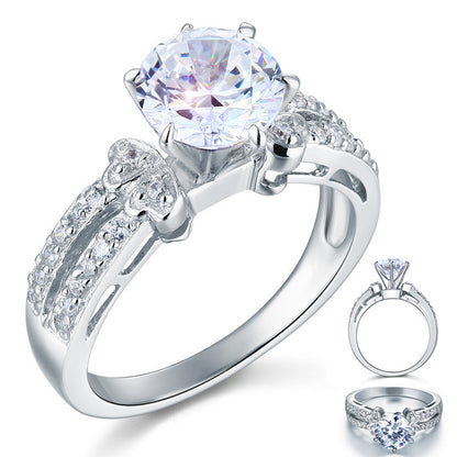 Anillo pavé de diamantes simulados de 2 quilates con cuerpo dividido en plata de ley