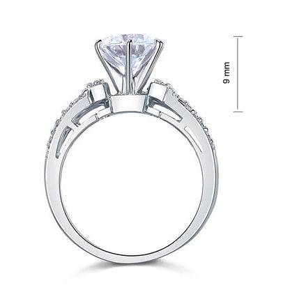 Anillo pavé de diamantes simulados de 2 quilates con cuerpo dividido en plata de ley