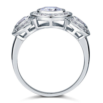 Anillo de halo de diamantes simulados de tres piedras de 2,5 quilates en plata de ley