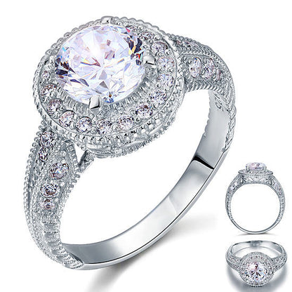 Anillo de halo vintage con diamantes redondos simulados de 2 quilates en plata de ley
