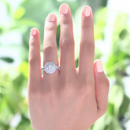 Anillo de halo vintage con diamantes redondos simulados de 2 quilates en plata de ley