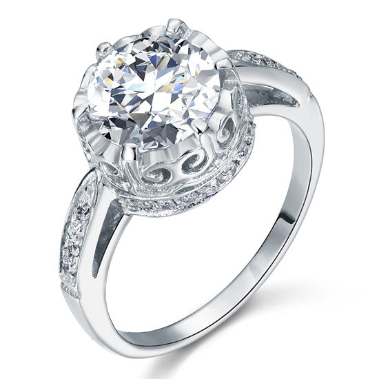 Anillo vintage de diamantes redondos simulados de 2,5 quilates en plata de ley.