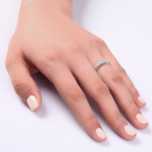 Anillo de eternidad con diamantes de imitación milgrain en plata de ley