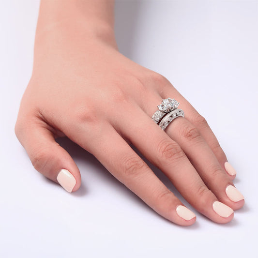 Conjunto nupcial de tres piedras de estilo vintage con diamantes simulados de 1,5 quilates en plata de ley.